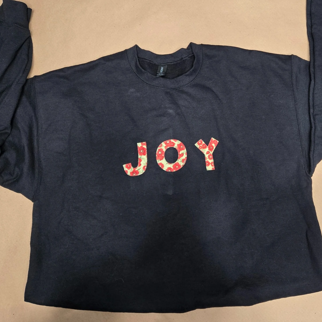 Joy Sweatshirt M